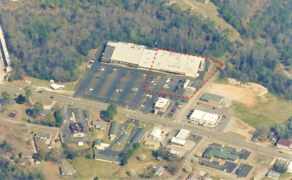 Patton Plaza: 1302 Gilmer Ave, Tallassee, AL 36078